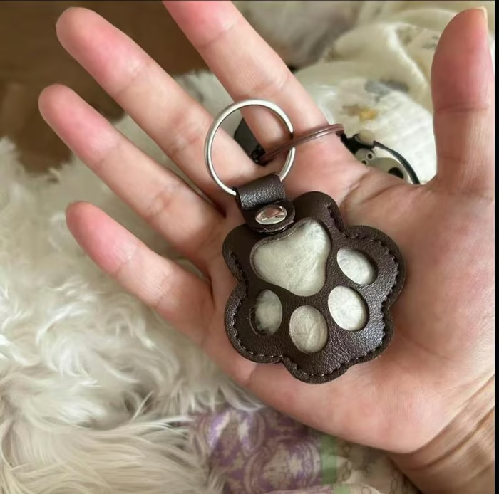 Keychain Made Of Leather To Remember Your Pet