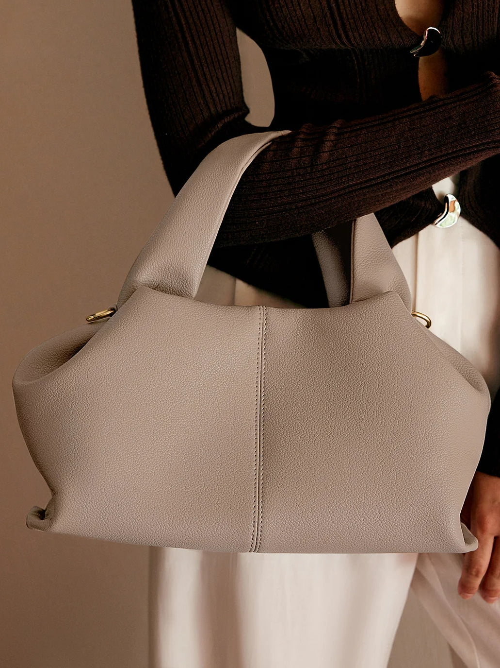 Plain Detailed Dumpling Bag