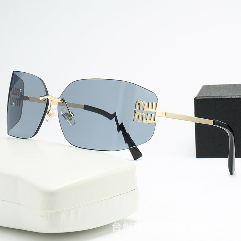 Fashion Wrap Around Frame Sunglasses