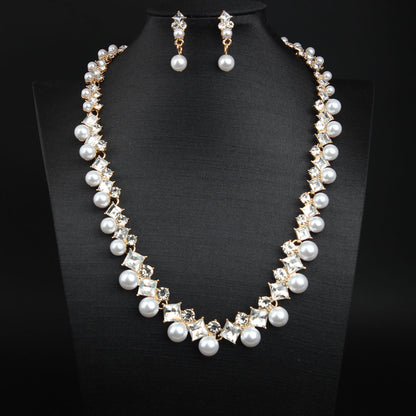 Chic Stoned Pearl Necklace&Earrings