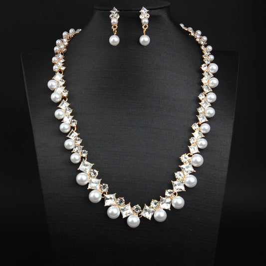 Chic Stoned Pearl Necklace&Earrings