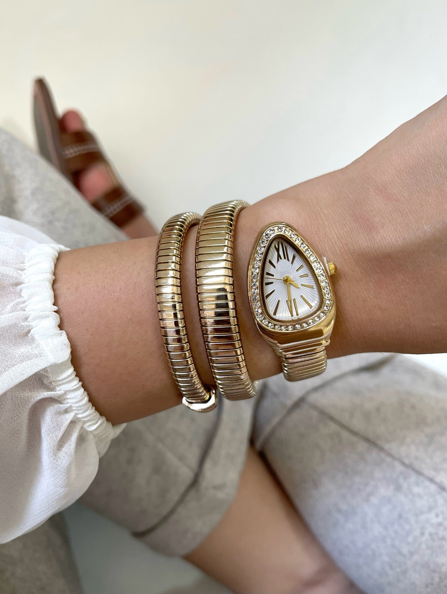 Dazzle Snake-shaped Steel Band Watch