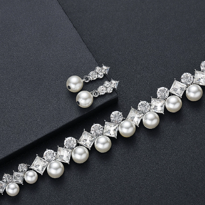 Chic Stoned Pearl Necklace&Earrings